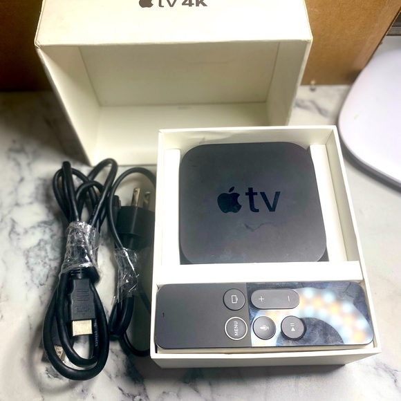 Apple TV Entertainment console - Picture 2 of 6